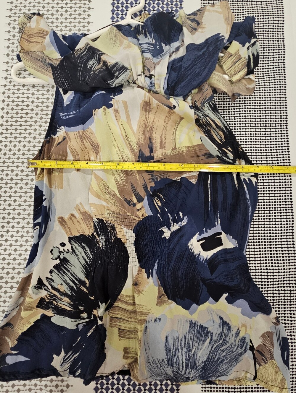BCBGMaxazria Navy & Neutral Brushstroke Sleeveless Blouse With Open Back - Picture 6 of 7